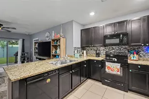 3918 Willow Hammock Dr, Palmetto, FL 34221 - Photo 6
