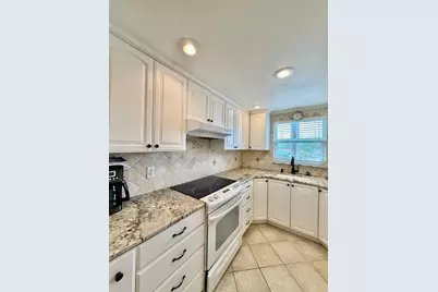 3575 Gulf Boulevard #202, Saint Petersburg, FL 33706 - Photo 18