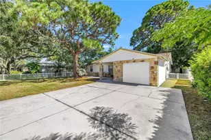 518 62nd Ave NE, Saint Petersburg, FL 33702 - Photo 2
