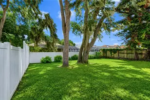 2512 Wrencrest Cir, Valrico, FL 33596 - Photo 4