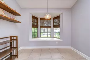 2512 Wrencrest Cir, Valrico, FL 33596 - Photo 10