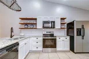 2512 Wrencrest Cir, Valrico, FL 33596 - Photo 8