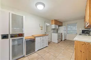 302 51st St W, Bradenton, FL 34209 - Photo 12
