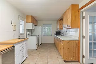 302 51st St W, Bradenton, FL 34209 - Photo 10