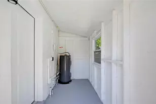 6105 N 23rd St, Tampa, FL 33610 - Photo 30