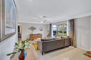 349 89th Ave NE, Saint Petersburg, FL 33702 - Photo 4