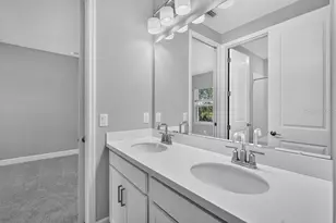 35709 Emberview Dr, Zephyrhills, FL 33541 - Photo 4