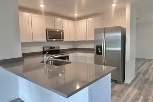 37066 Kings Crown Dr, Zephyrhills, FL 33541 - Photo 10