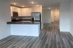 37066 Kings Crown Dr, Zephyrhills, FL 33541 - Photo 8