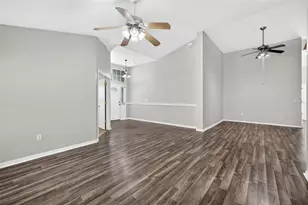2605 Valencia Grove Dr, Valrico, FL 33596 - Photo 8