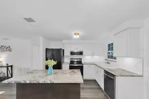650 Timber Bay Cir W, Oldsmar, FL 34677 - Photo 8