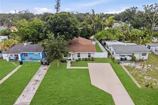 1542 28th St S, Saint Petersburg, FL 33712 - Photo 2