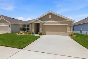 33731 Hamilton Hl Ln, Wesley Chapel, FL 33545 - Photo 2