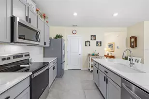 33731 Hamilton Hl Ln, Wesley Chapel, FL 33545 - Photo 14