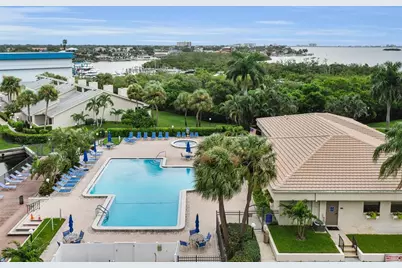 1324 Pasadena Avenue S #605, Saint Petersburg, FL 33707 - Photo 2