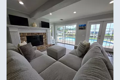 8706 Elmwood Lane, Tampa, FL 33615 - Photo 6