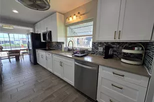 8706 Elmwood Ln, Tampa, FL 33615 - Photo 10