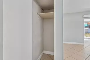 516 64th St S, Saint Petersburg, FL 33707 - Photo 10