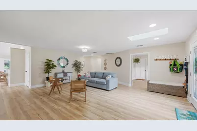 15127 Pennington Road, Tampa, FL 33624 - Photo 10
