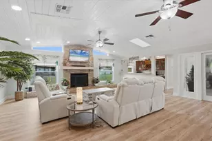 15127 Pennington Rd, Tampa, FL 33624 - Photo 20