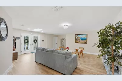 15127 Pennington Road, Tampa, FL 33624 - Photo 12