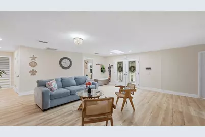 15127 Pennington Road, Tampa, FL 33624 - Photo 10