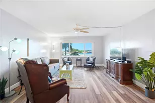 4725 Cove Cir, Saint Petersburg, FL 33708 - Photo 6