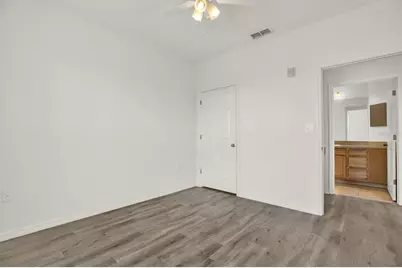 10201 Courtney Palms Boulevard #304, Tampa, FL 33619 - Photo 12