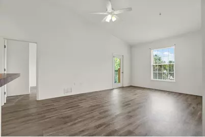 10201 Courtney Palms Boulevard #304, Tampa, FL 33619 - Photo 4