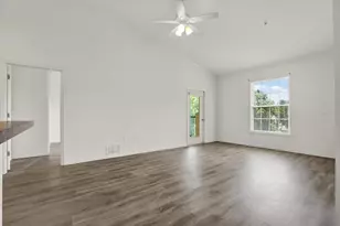 10201 Courtney Palms Blvd, Tampa, FL 33619 - Photo 4