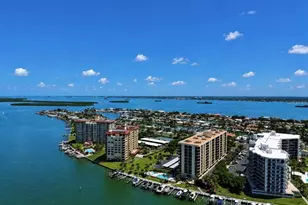 690 Island Way, Clearwater Beach, FL 33767 - Photo 10