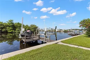 436 Mt Oak Ave NE, Saint Petersburg, FL 33702 - Photo 2