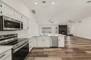 4715 Kemble Ct, Tampa, FL 33624 - Photo 10