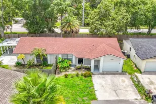 6701 Village Grove Ct, Tampa, FL 33615 - Photo 2