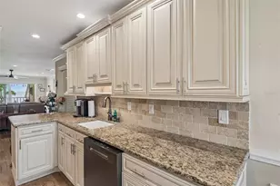 7300 Sunshine Skyway Ln, Saint Petersburg, FL 33711 - Photo 8