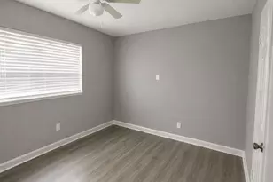 1044 58th Ave N, Saint Petersburg, FL 33703 - Photo 4