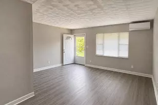 1044 58th Ave N, Saint Petersburg, FL 33703 - Photo 2