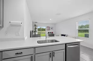 35630 Kinsey Pt, Zephyrhills, FL 33541 - Photo 6