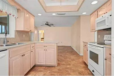 1112 40th Ave NE, Saint Petersburg, FL 33703 - Photo 10