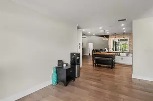 3911 Country View Cir, Sarasota, FL 34233 - Photo 14