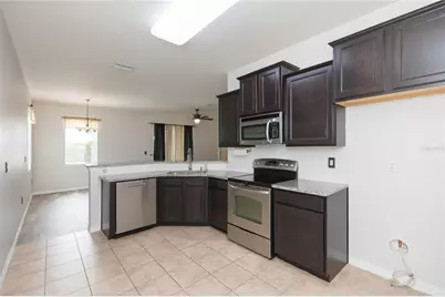 36108 Laguna Hills Circle, Zephyrhills, FL 33541 - Photo 10