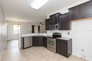 36108 Laguna Hills Cir, Zephyrhills, FL 33541 - Photo 10