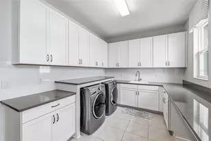 31321 Driscoll Dr, Wesley Chapel, FL 33543 - Photo 10