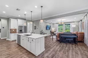 31321 Driscoll Dr, Wesley Chapel, FL 33543 - Photo 4