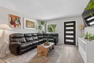 4185 Whiting Dr SE, Saint Petersburg, FL 33705 - Photo 6