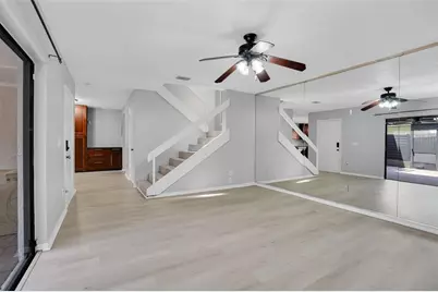 15217 W Pond Woods Drive, Tampa, FL 33618 - Photo 4