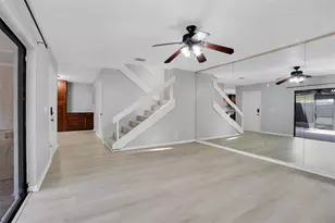 15217 W Pond Woods Dr, Tampa, FL 33618 - Photo 4