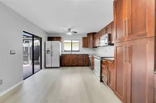 15217 W Pond Woods Dr, Tampa, FL 33618 - Photo 10