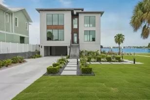 14217 E Parsley Dr, Saint Petersburg, FL 33708 - Photo 1