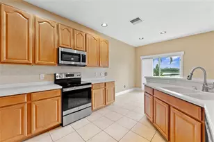 901 Parker Den Dr, Ruskin, FL 33570 - Photo 12